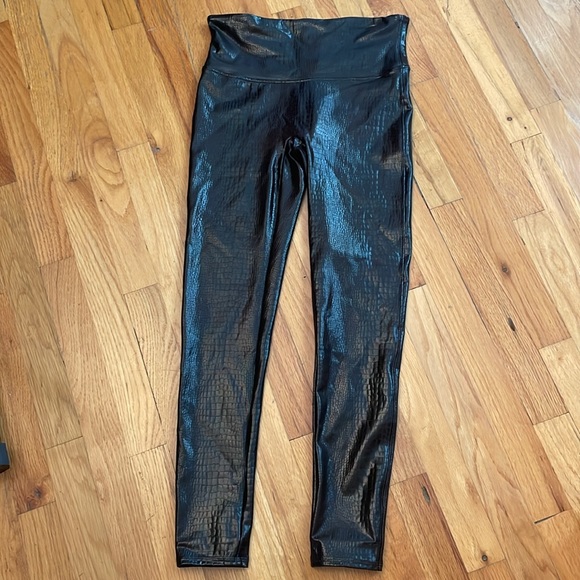 SPANX Faux Leather Croc Leggings. Size Large. EUC-Like New! Shiny Brown/Black - Picture 3 of 7